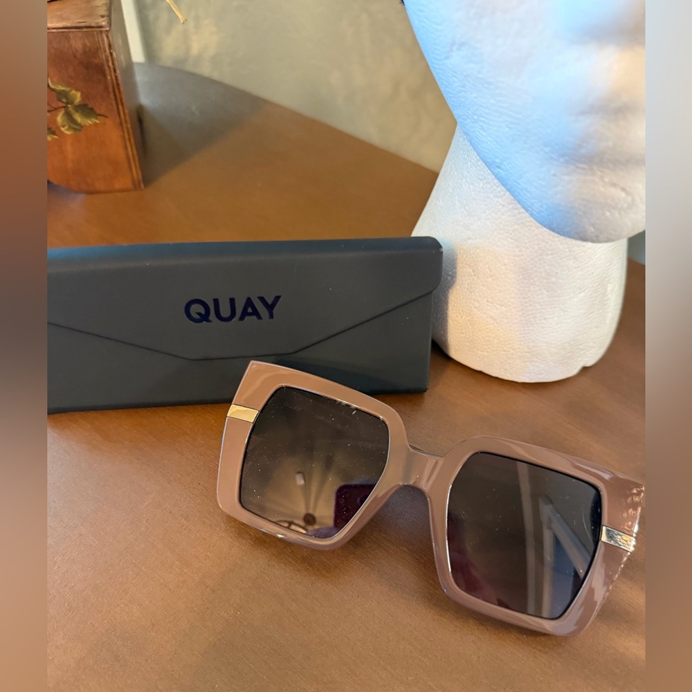 Quay Australia Tan Gradient Sunglasses with Case - Picture 2 of 7